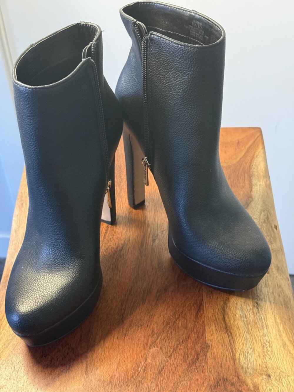 Black Leather Heeled Ankle Booties Size 7